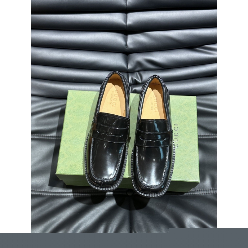 G*u*i leather shoes